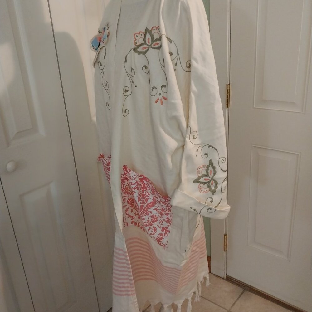 3481 Size XL Long Duster Upcycled from Embroidered Linen /Cotton Tablecloths, . - Picture 14 of 14